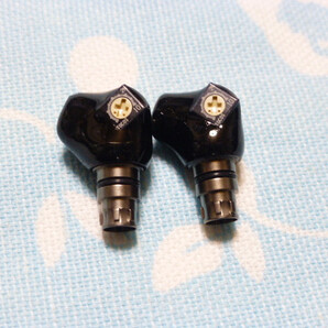 JH Audio Roxanne AION 7ピン - IEM 2ピンメス 一体型変換アダプタ 低音ダイアル内蔵 ( MMCX メス クリア仕上げ 固定抵抗 可能 )