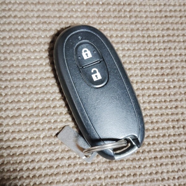 中古 SUZUKI スズキ純正 スマートキー 2ボタン リモコン MH23S ワゴンR スティングレー 動作確認済み キーレス 鍵 ※エンブレ色剥げあり
