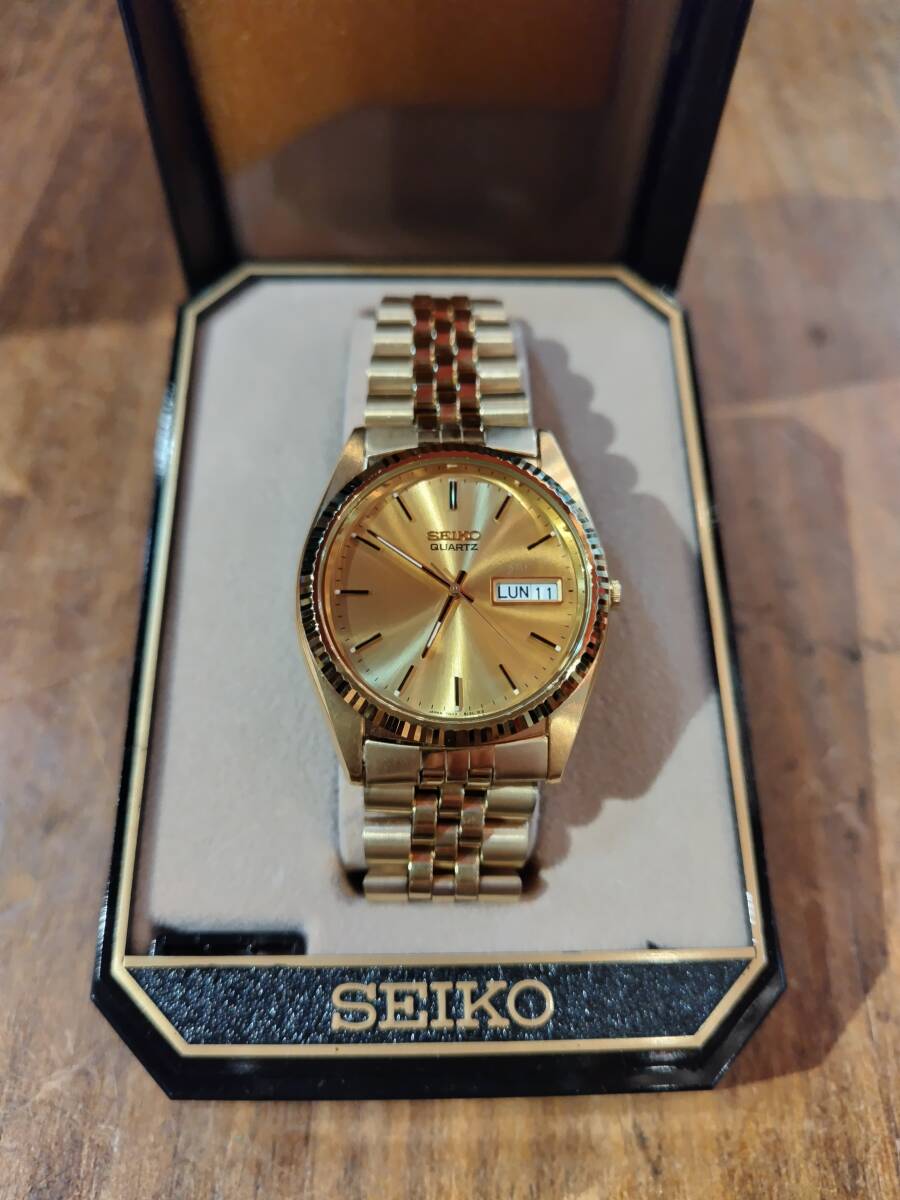 アナログ腕時計 シルバー ゴールド コンビ Yahoo!オークション -「8111」(ブランド腕時計) の落札相場