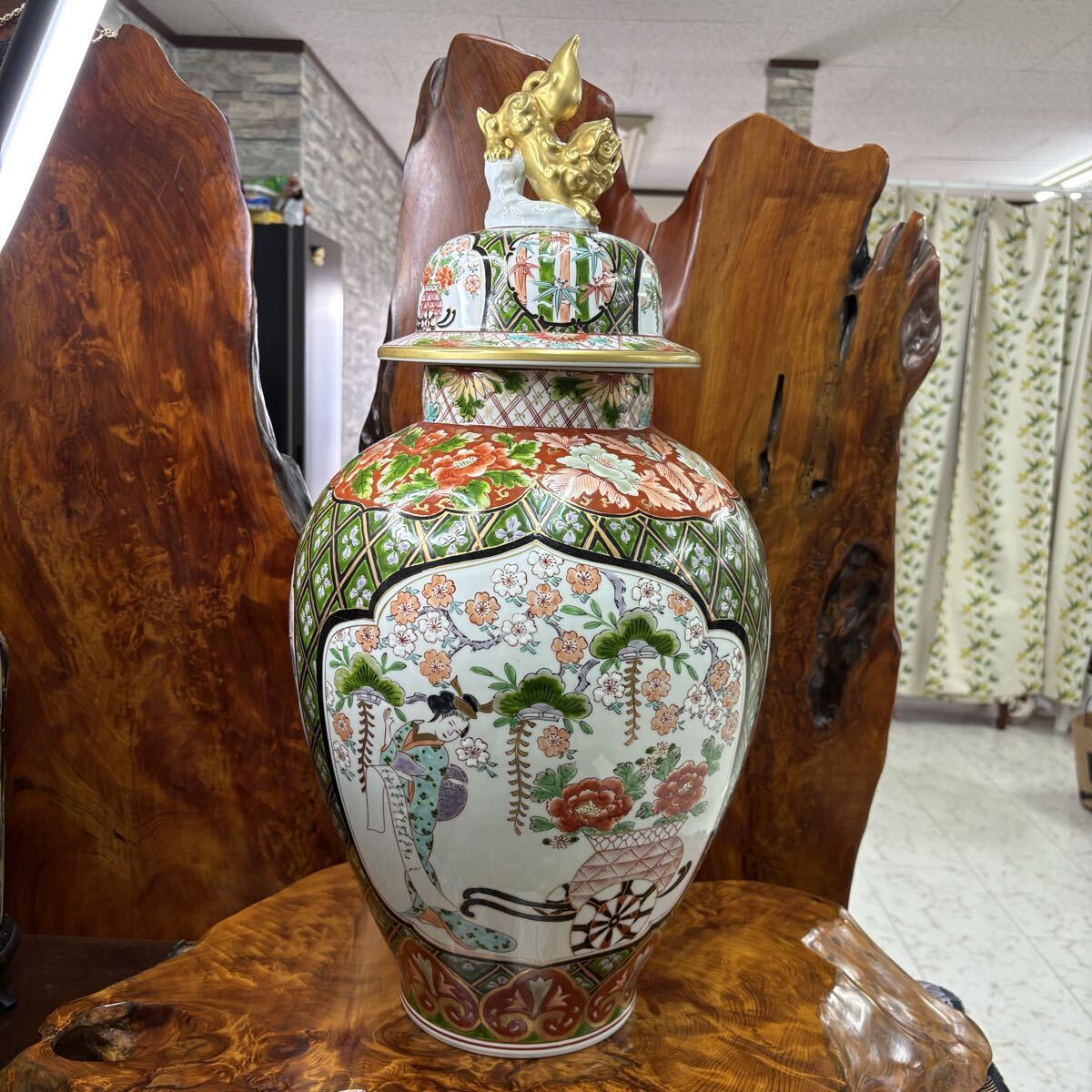 肥前 有田 飾り壷 豪華金彩 色絵大壺 鳳凰図 御所車 四季花文様 美品 骨董 2025年最新】Yahoo!オークション -壺(伊万里、有田)の中古品