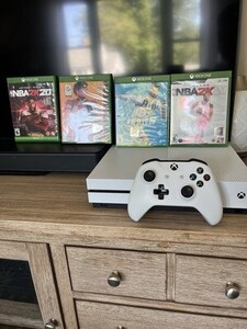 Microsoft Xbox One S, Controller, NBA 2k20, NBA 2k21, FIFA 19, Madden 20 海外 即決