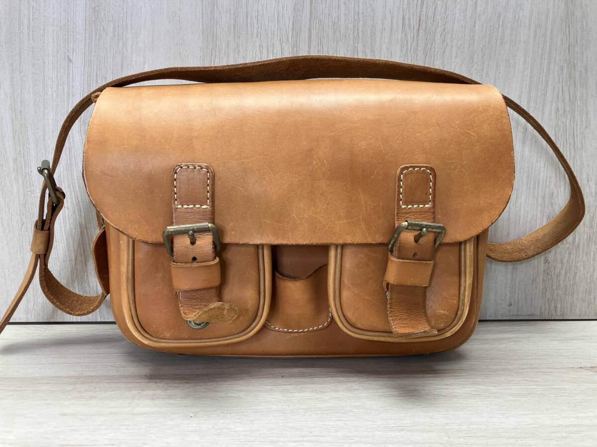 週末セール HERZ 2way ショルダーバッグ総かぶせ キャメル 美品 厚革でカッチリとしつつも可愛らしい2wayショルダーバッグ「革鞄