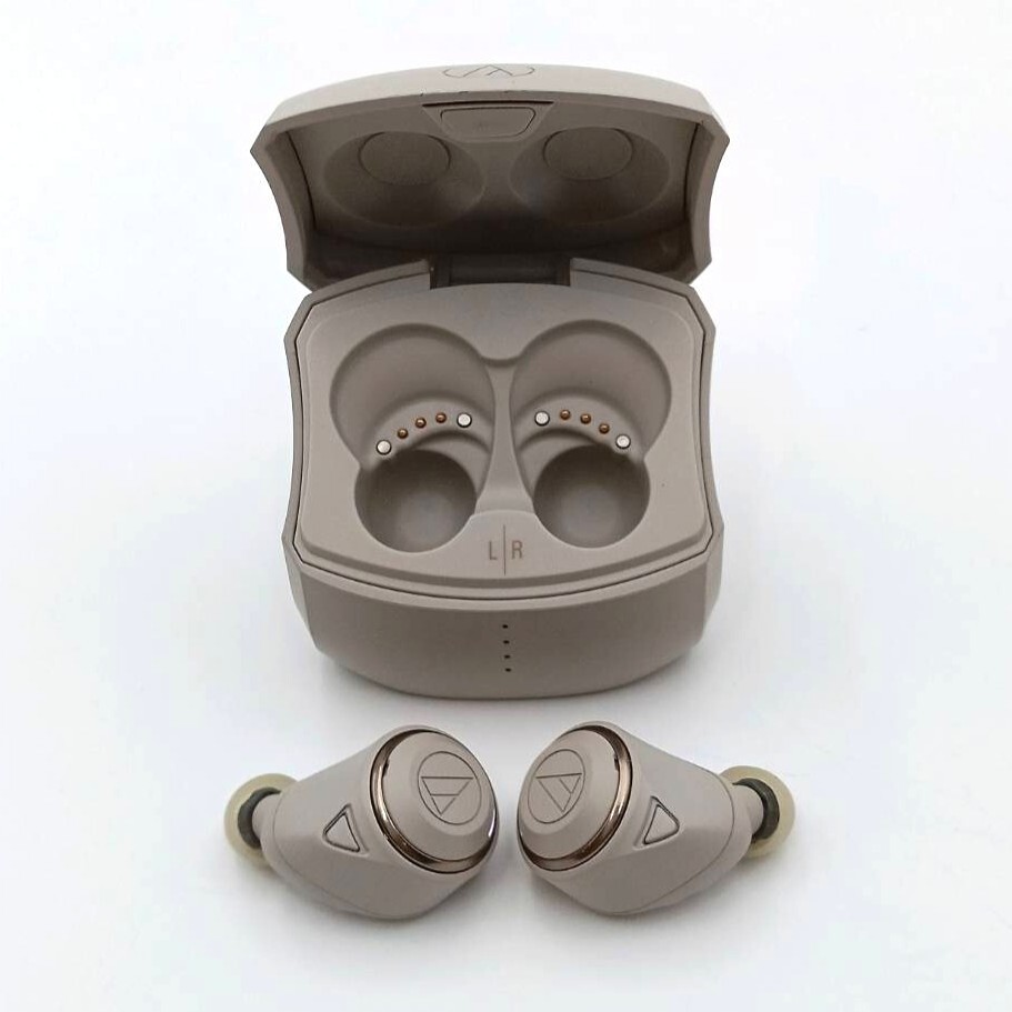 (取引中) 新品、未使用　audio-technica ワイヤレスイヤホン 完全ワイヤレスイヤホン Bluetooth5.2 外音取込み機能搭載 最大