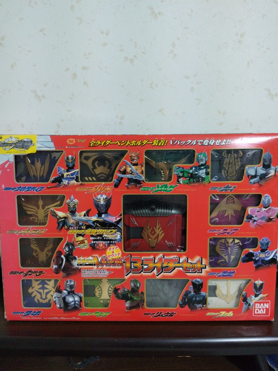 [海外仕様]仮面ライダー龍騎変身ベルトVバックル13ライダーセット 楽天市場】仮面ライダー龍騎 トイザラス限定 変身ベルトV