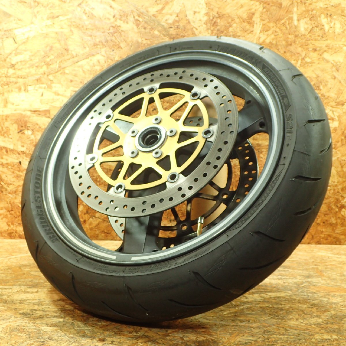 タイヤ・ホイール F.K1112 MID WHEELS/MID EXCLUSIVE 050F CG（タイヤホイールセット