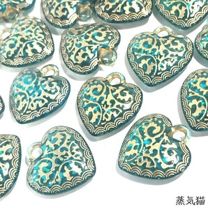 c1596 アンティーク調ハートチャーム ブルーグリーン 30個【ピアス イヤリング ハンドメイド用アクセサリーパーツ素材】蒸気猫パーツ
