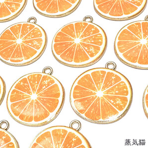 c8590 オレンジ チャーム 10個【果物 みかん フルーツ 海夏 ピアス イヤリング 手作り 材料ハンドメイド アクセサリー素材】蒸気猫パーツ
