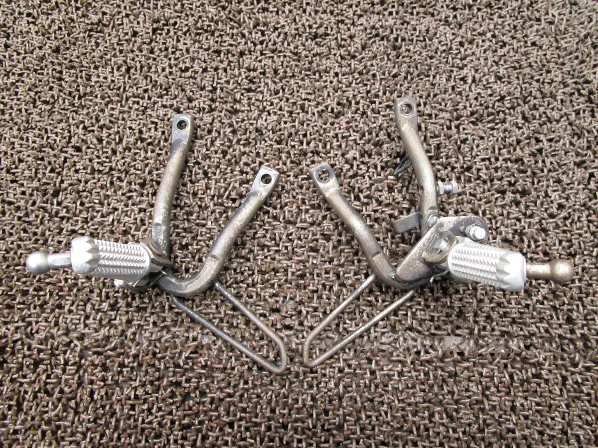 0110　RA01J　RZ50　ステップ左右　ブレーキペダル　100サイズ　ヤマハ ウェビックガレージセール | RZ50のステップ | 中古パーツ