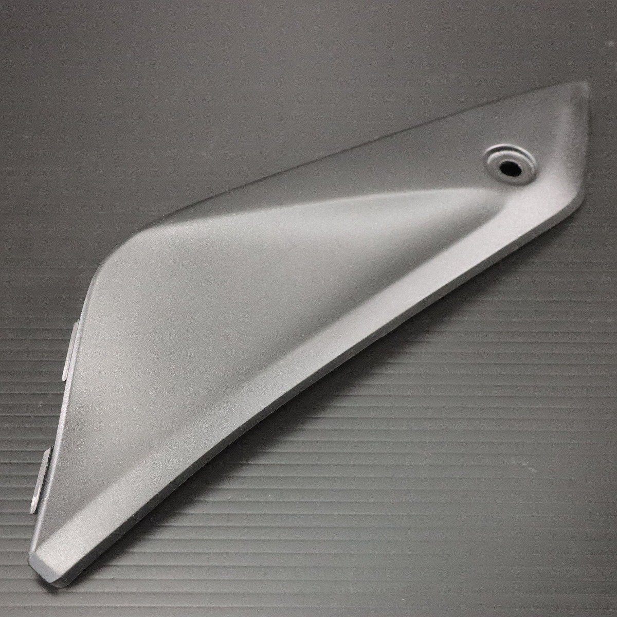 CBR1000RR-SC57 後期-純正タンクカバー CBR1000RR純正タンクカバー 割れなし交換 仕上げ用に。SC57