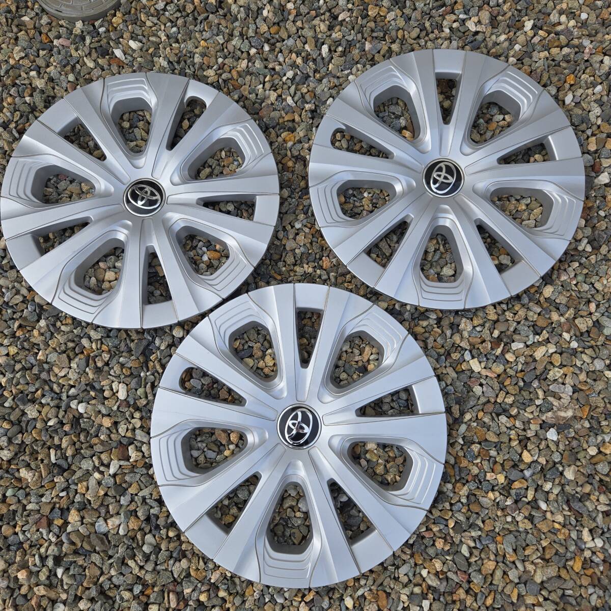 2025年最新】プリウス 50 純正 15インチホイールの選び方