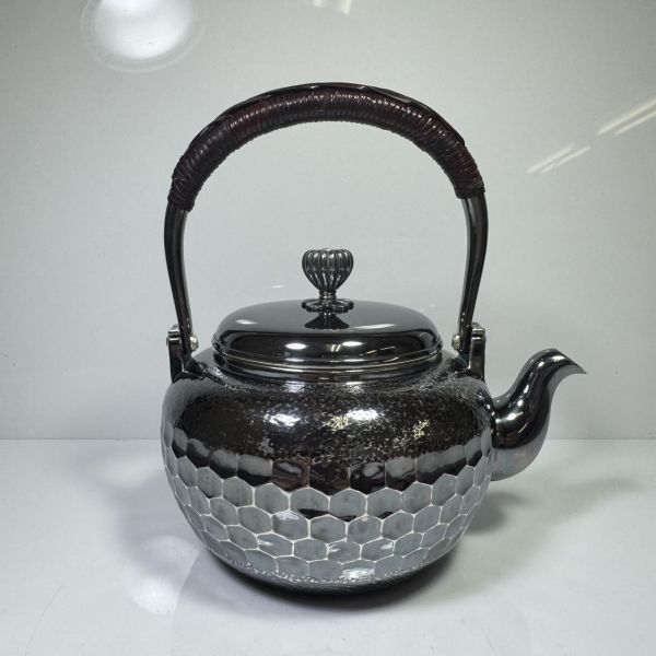 純銀製 八面取湯沸 煎茶道具 桐箱付 銀瓶 高さ約19.5cm 純銀製 八面取湯沸 煎茶道具 桐箱付 銀瓶 高さ