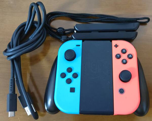 Nintendo Switch Joy-Con(L)/(R) ネオンレッド&ネオンブルー+充電グリップ