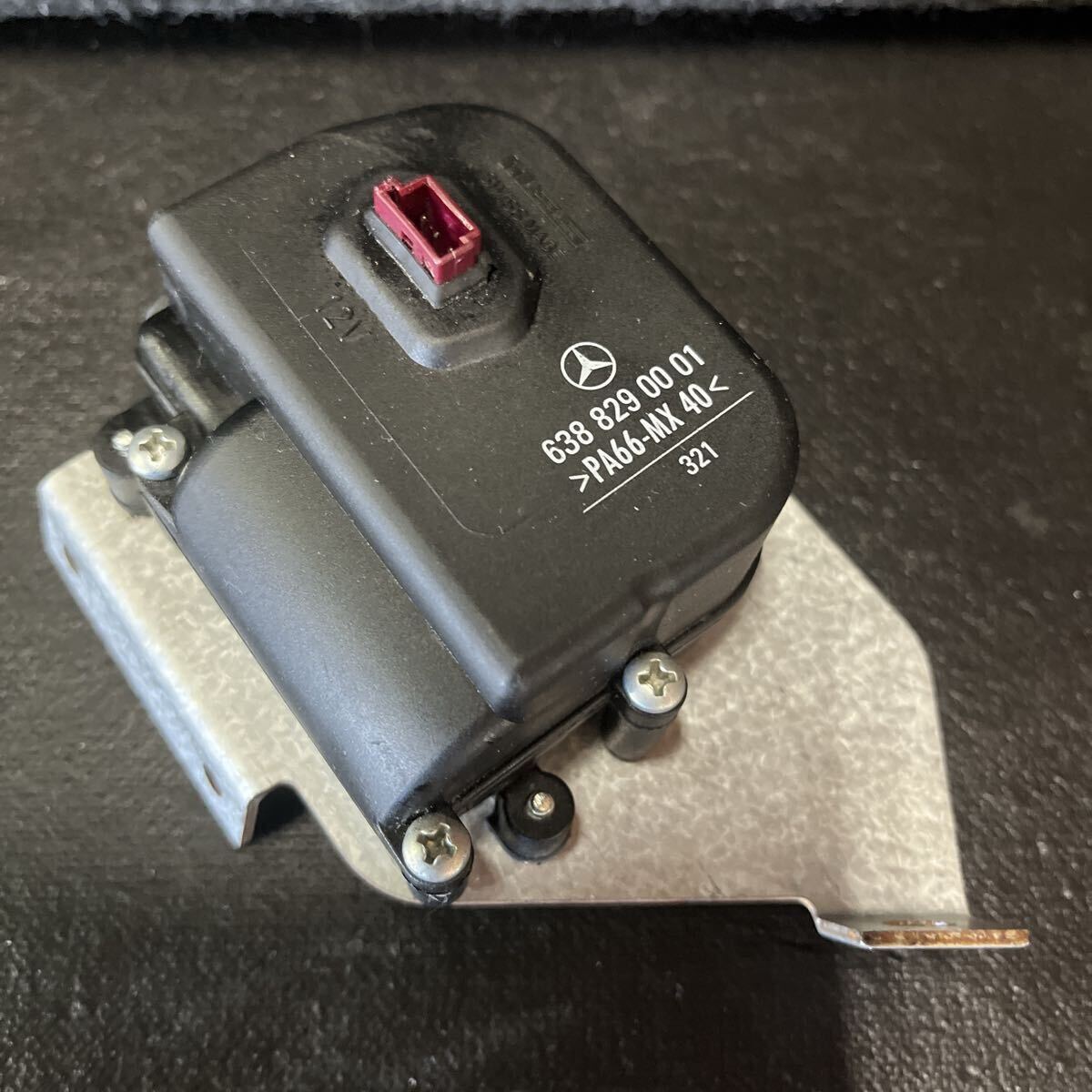 【純正品】メルセデスベンツ W638VクラスVito Viano ベントウィンドウガラス モーター6388290001