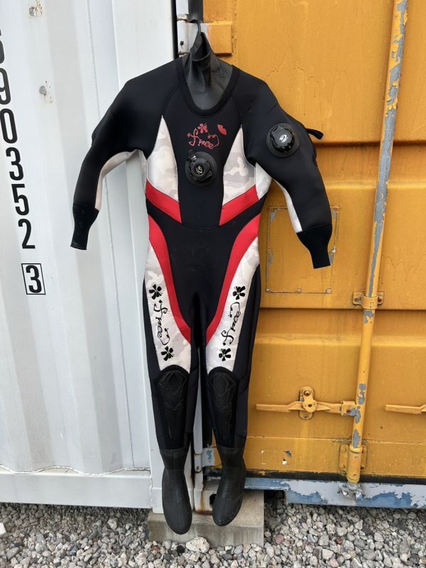 【記名ありですが美品】値下げ続行中♪ダイビングドライスーツ（使用1回のみ） high-spec-dry-dmax.jpg
