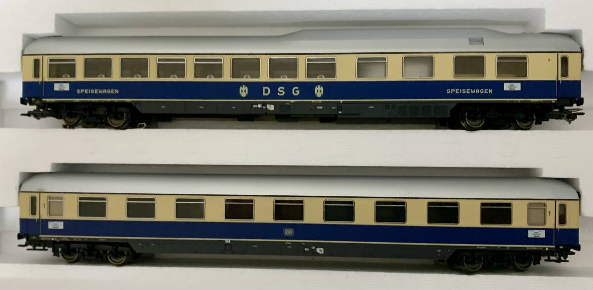 美品　メルクリン 3軸式コンパートメント客車 8704　 8705　2両セット 美品 メルクリン 3軸式コンパートメント客車 8704 8705 2両