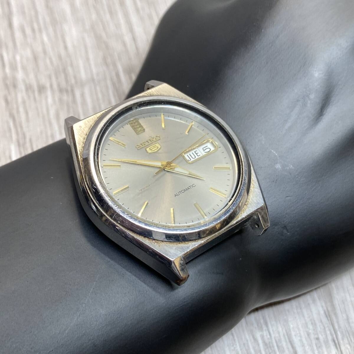 動作確認済　セイコー　セイコー5　デイテイト　シルバーダイヤル　ビンテージ ヴィンテージ リニューアル セイコー 5 自動巻き腕時計 - 1980