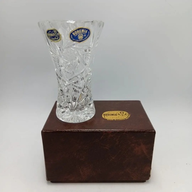 ボヘミア　クリスタル　工芸品 花器 花瓶 フラワーベース　受け皿　新品未使用品 ボヘミア クリスタル 花瓶 フラワーベース - メルカリ