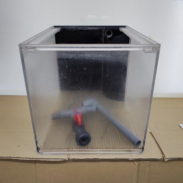 そ 中古 アクリル水槽 オーバーフロー水槽 幅29×奥行38.5×高さ30㎝ 底面パンチングボードフィルター ボールバルブ ドレンパイプ付き