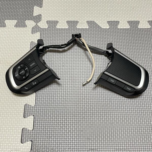 ★LA900S LA910S タフト ダイハツ純正ステアリングスイッチ ハンドルリモコン★LA650SタントカスタムS700VアトレーハイゼットカーゴS500P