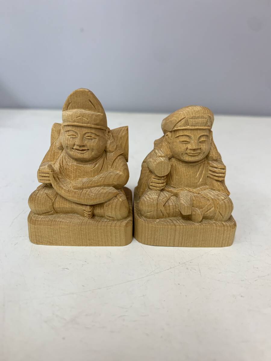 香木　白檀彫刻　恵比寿・大黒天像　魚像　置物　2点　C　4902 香木 白檀彫刻 恵比寿・大黒天像 魚像 置物 2点 C 4902