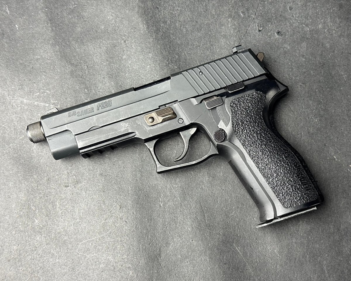 東京マルイ　SIG SAUER P226 E2 ガスガン　18禁（中古品） Amazon | 東京マルイ No18 シグ・ザウエル P226 レイル 18歳以上