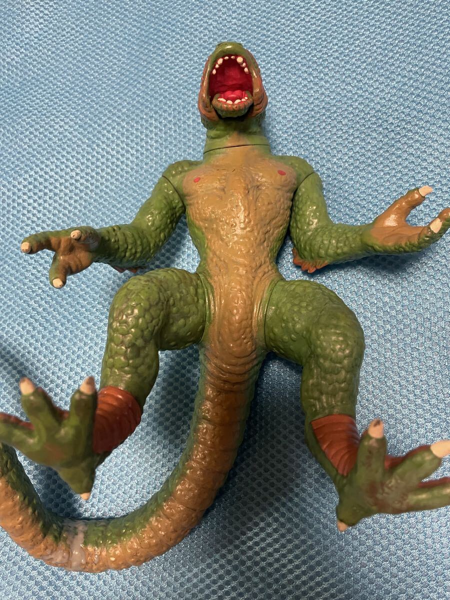 ウルトラ怪獣名鑑　宇宙からの贈り物　ナメゴン　カラー ウルトラ怪獣名鑑 ナメゴン 関連作品 ウルトラQ ウルトラマン