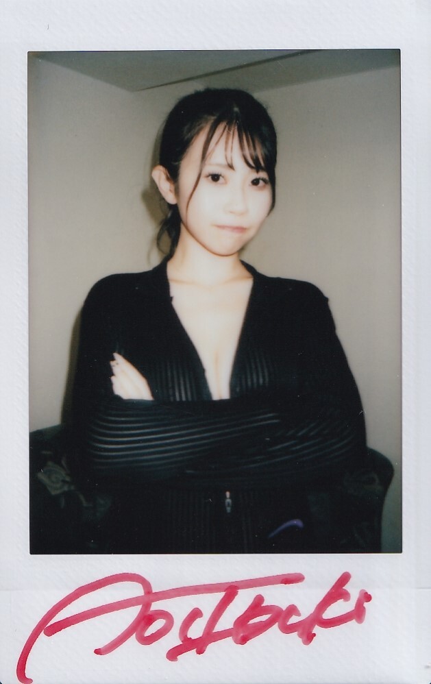 葵いぶき　直筆サイン入りチェキ(b)　未開封品　匿名配送 Amazon.co.jp: 葵いぶき 直筆サイン入りチェキ : おもちゃ