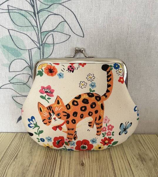 がま口 ポーチ / 財布 / 小物入れ / ハンドメイド☆猫&花・生成り・2