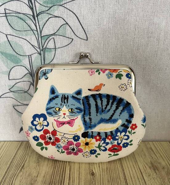がま口 ポーチ / 財布 / 小物入れ / ハンドメイド☆猫&花・生成り・1