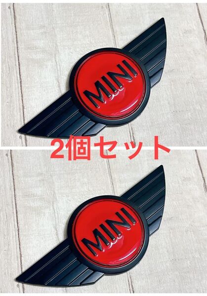 s103 2個セット【MINI COOPER】 ブラック&レッド 黒赤 ミニクーパー エンブレム R50 R53 R56 R60 F55 F56 R57 R58 R59R60 検)ボンネット