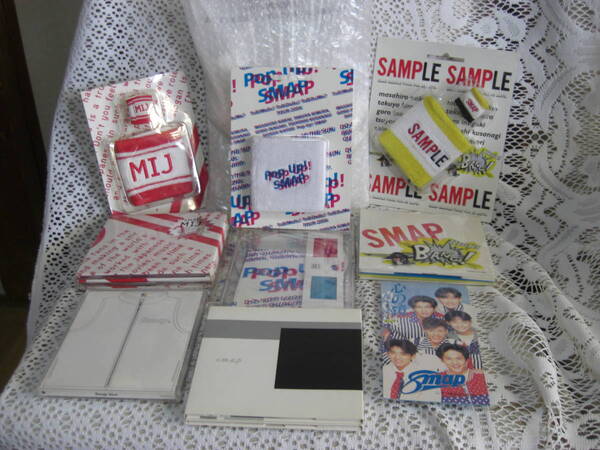 まとめ売り SMAP 公式コンサートグッズ(うちわなど) /ベストアルバム(Smap Vest)含むCDなど 合計11点 *商品説明及び画像要確認*