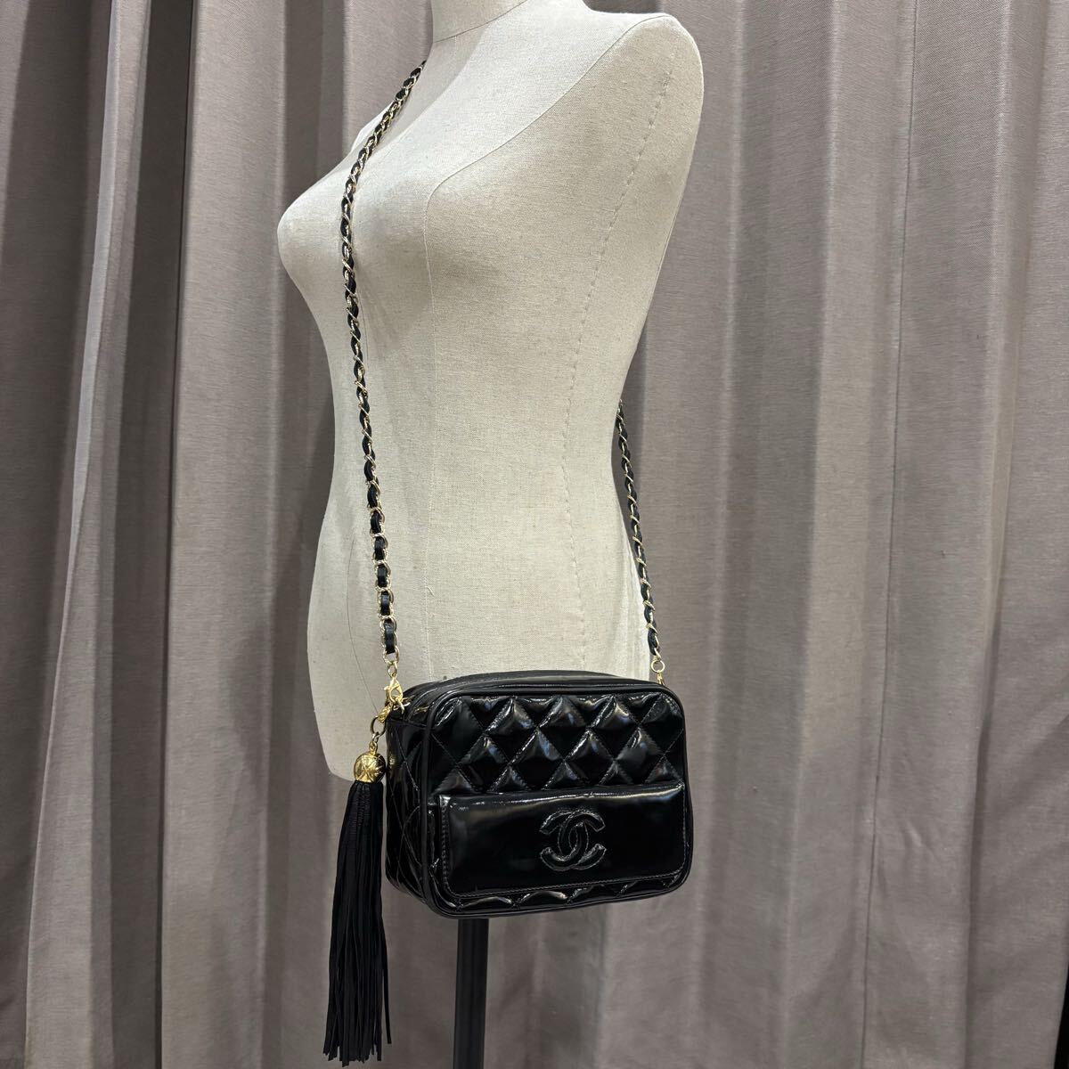 1円スタート【美品】レア　シャネル Chanel エナメル パテント ハンドバッグ ショルダーバッグ ブラック ○売り切り1円スタートCHANEL シャネル 二つ折り財布 エナメル