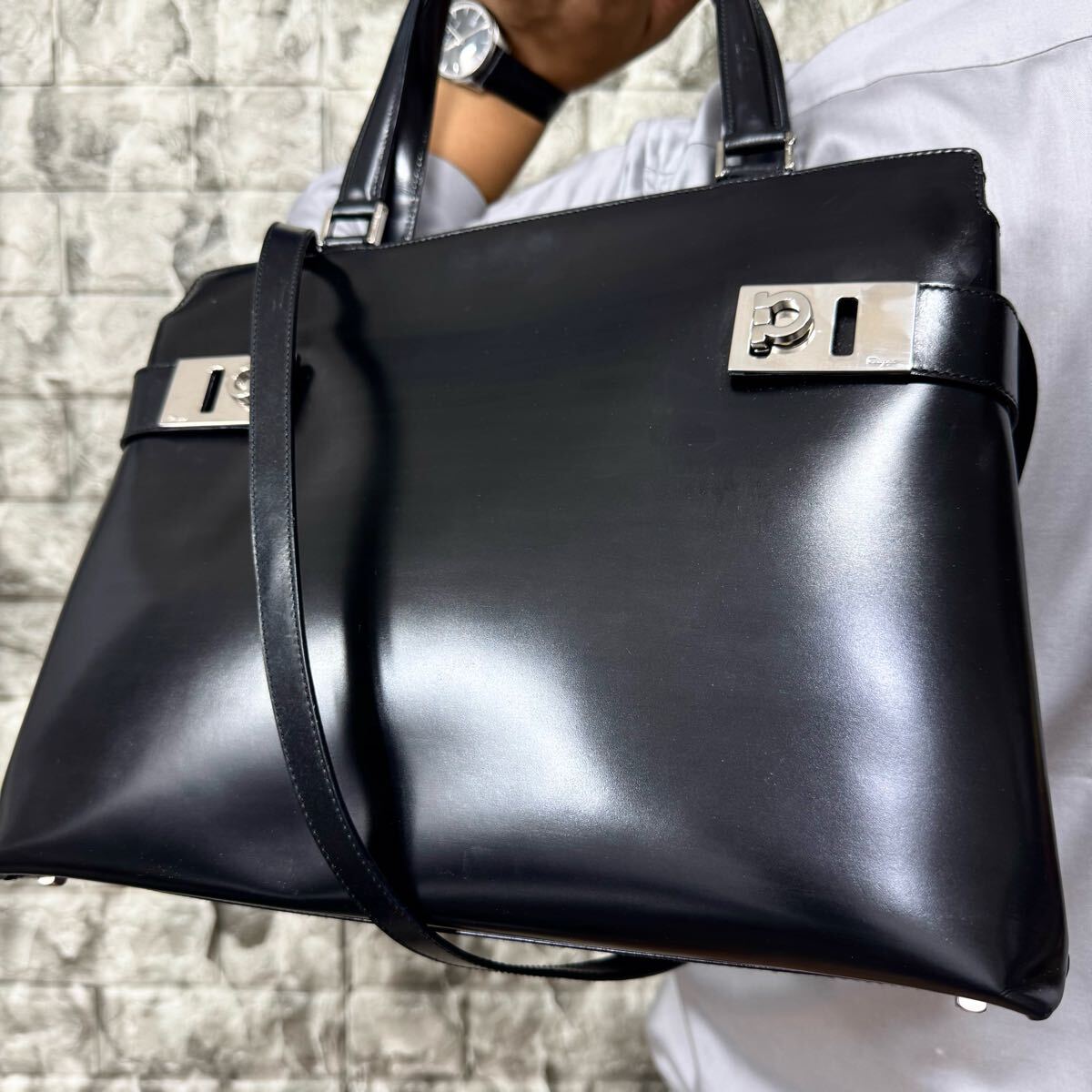 正規品 フェラガモ ガンチーニ サフィアーノ 2way バッグ Salvatore Ferragamo】【ヴィンテージ】フェラガモ『ガンチーニ