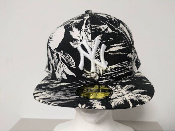 NEW ERA NYヤンキース ハワイアン柄 59FIFTY キャップ 7 5/8 黒白系 Yankees Hawaiian 59FIFTY Cap 7 5/8 Black 帽子 総柄 ニューエラ