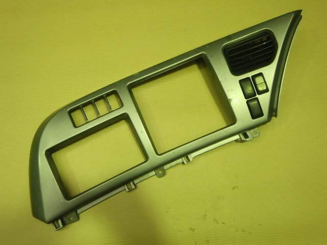 NISSAN UDクオン用　センターコンソール UD クオン センターコンソール ｜ 新型 新型クオン パーフェクト