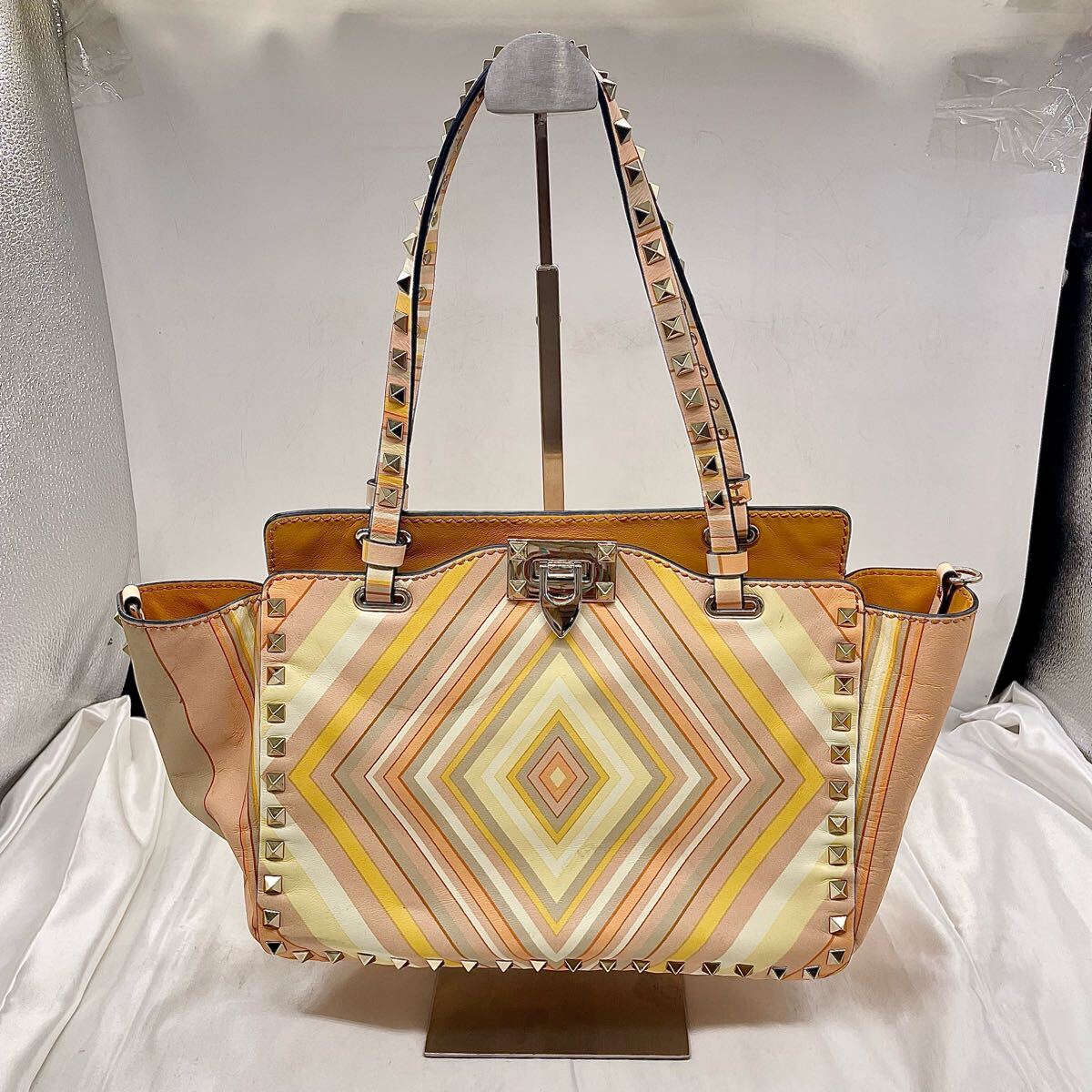 【VALENTINO】ワンスタッド スモールトート/クロスバッグ・中古 2025年最新】Yahoo!オークション -ヴァレンティノ ロック