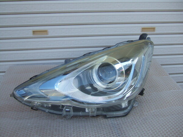 送料無料 トヨタ アクア 中期 ヘッドライト 左 81150-52K60 KOITO 52-293 NHP10 AQUA 純正 LED 左ライト ヘッドランプ 助手席側 H