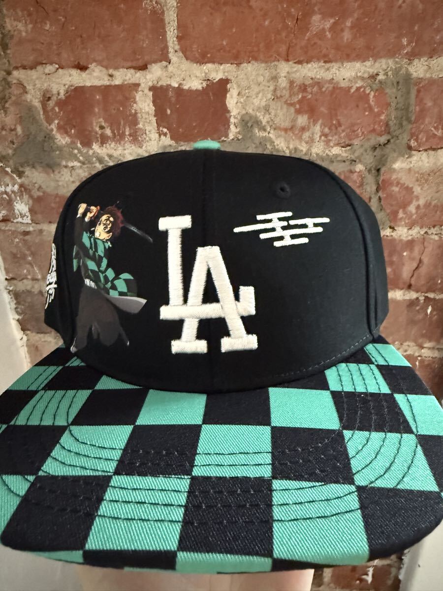 【超希少】ドジャース × ONE PIECE & 鬼滅の刃 コラボ帽子＆カード 球場配布限定！ロサンゼルス・ドジャース×「鬼滅の刃」コラボ