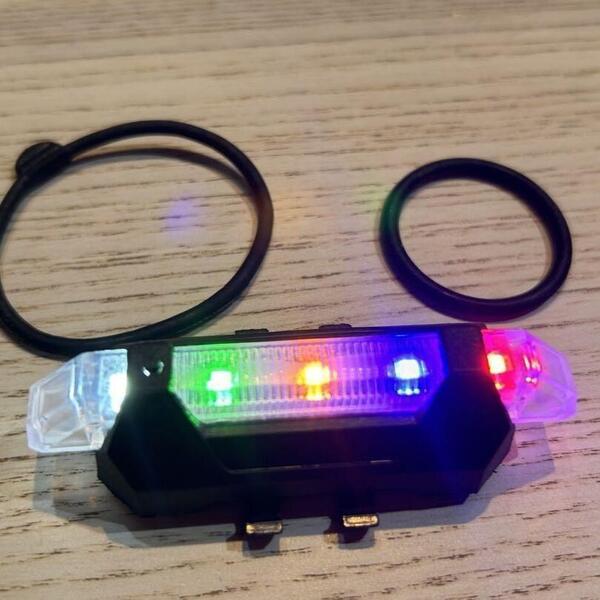 新品 LEDフラッシュライト 5色 レインボー USB充電式 自転車用テールライト テールランプ リアライト 警告灯 赤色搭 夜間走行 送料無料