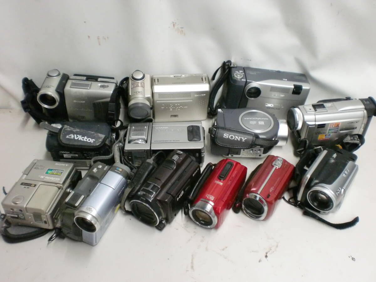 ジャンク品セットSony ビデオカメラ 可動式ディスプレイ　デジカメ2台 カメラ(junk) ｜ ビデオカメラ ・デジタルカメラならビデキン