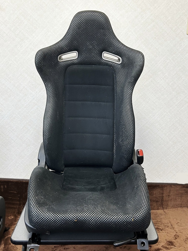 日産スカイラインGT-R BNR34前期型 純正シート運転席1脚 日産スカイライン GT-R BNR34 前期型純正シート運転席