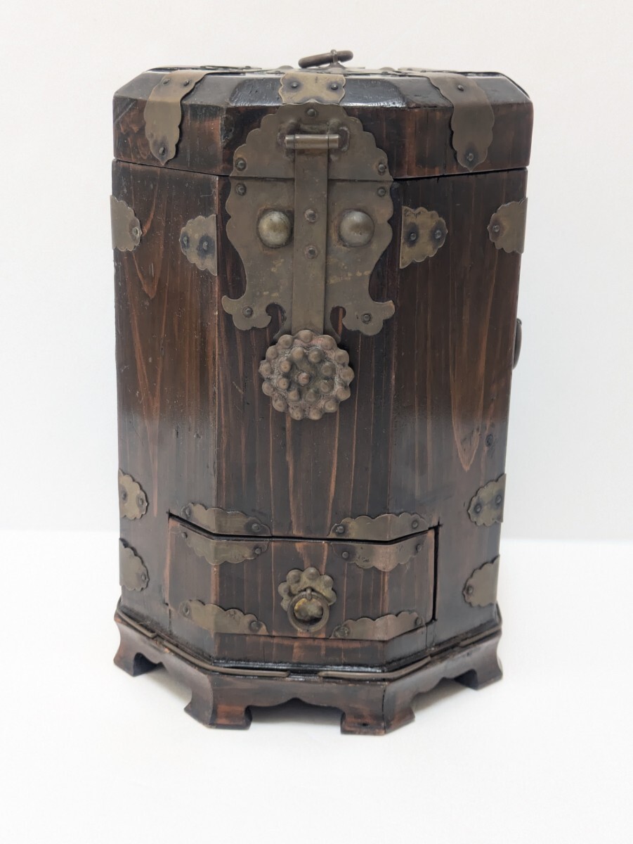 朝鮮古美術 李朝時代家具 木製漆器桶 時代物 アンティーク 蒐集家放出美品 骨董 朝鮮家具 李朝飾台 X247｜骨董店 のびる 古美術 骨董 和風建具