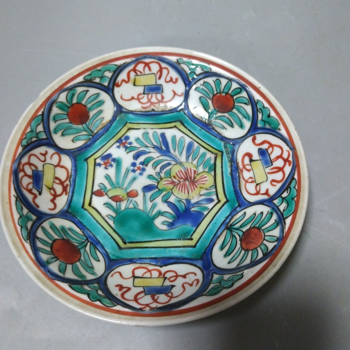 柿右衛門様式「色絵花鳥人物図角皿」三枚揃　本物保証 色絵人物花鳥文六角壺(柿右衛門写) 文化遺産オンライン