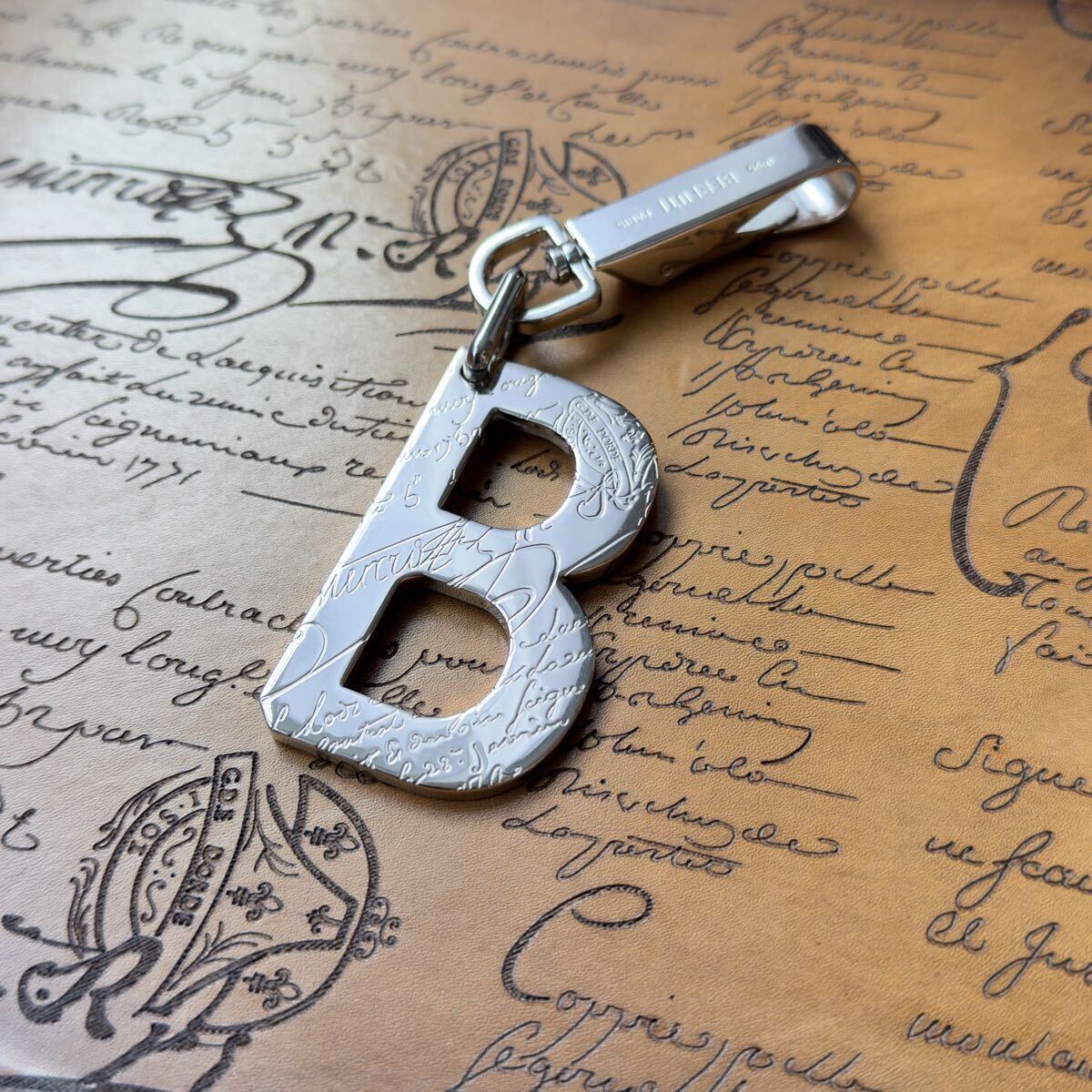 ベルルッティ　靴べら　バックチャーム　新品未使用 BERLUTI - ベルルッティ Berluti ロゴ 靴ベラ シューホーン