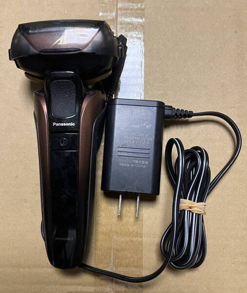 Panasonic リニアシェーバー ラムダッシュ5枚刃 メンズシェイバー ES-CLV7F(交直両用)中古動作品です。
