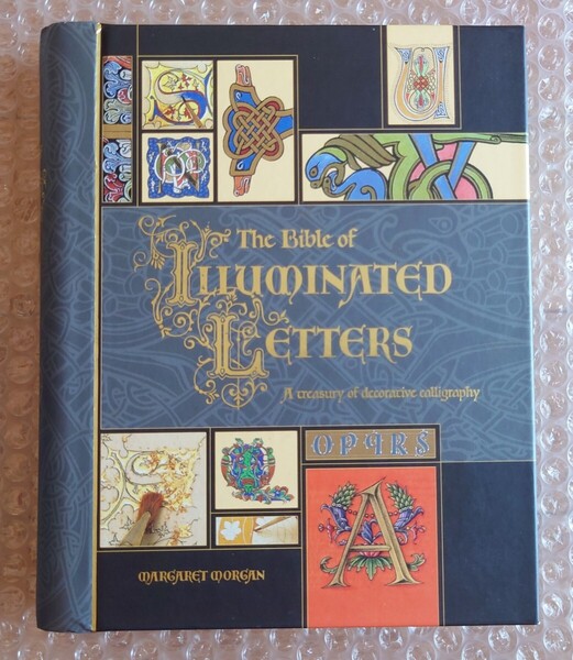 The Bible of Illuminated Letters A treasury of decorative calligraphy 装飾アルファベット カリグラフィー 洋書 アート デザイン