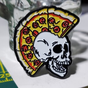 モヒカンピザスカル│ロックンロールピンバッジ│パンクピンズ│アメリカン海外雑貨│インポート品│ジャンクフード、pizza