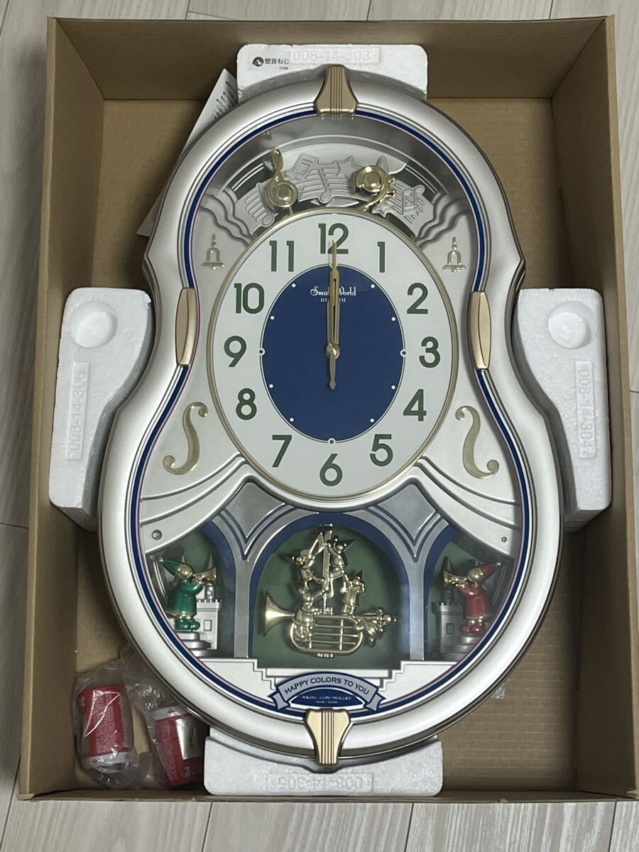 新品未使用 リズム時計 スモールワールド　電波からくり時計　掛け時計　30曲収録 Amazon.co.jp: リズム(RHYTHM) 掛け時計 電波 アナログ からくり