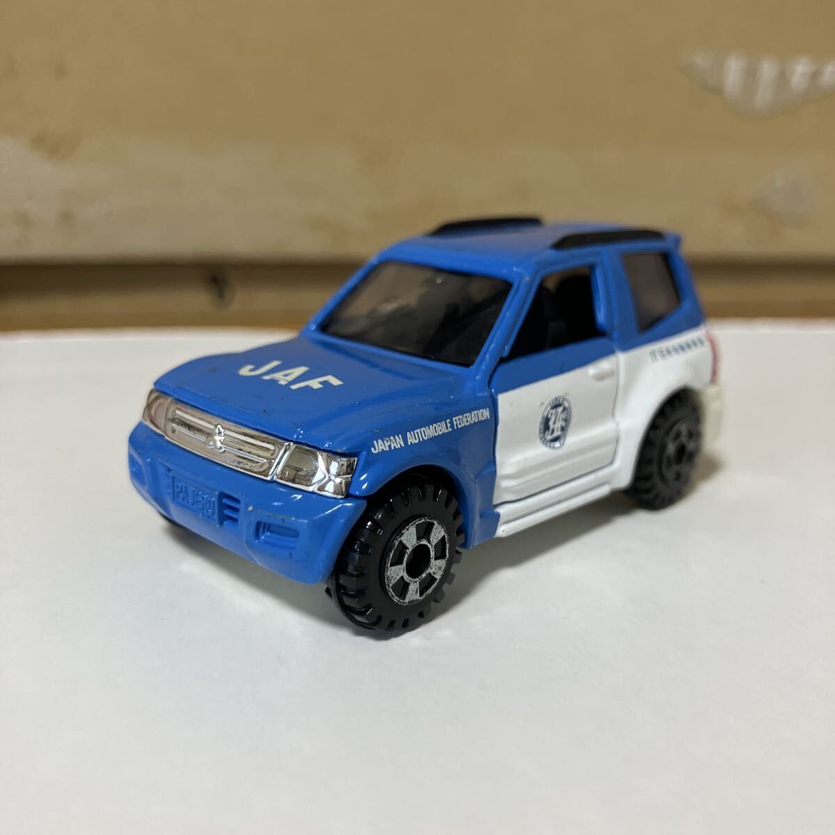 トミカ 69-4-19 三菱自動車特注 三菱パジェロ4WD:#188 Nikon トミカ 69-4-19 三菱自動車特注 三菱パジェロ4WD:#188 Nikon