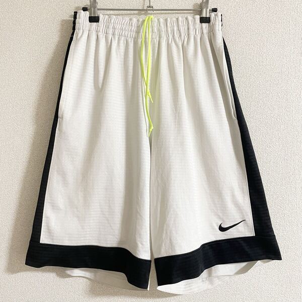 ナイキ ハーフパンツ M★ホワイト ブラック 白 黒 NIKE ショートパンツ バスケ サッカー ポリエステル 古着 スポーツ ジャージ 170/76